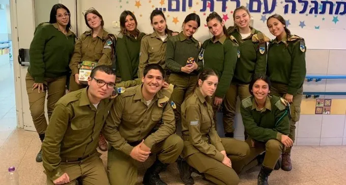 החיילים למען ילדי סורוקה: פלוגת מפקדת סיירים התנדבה במחלקת הילדים