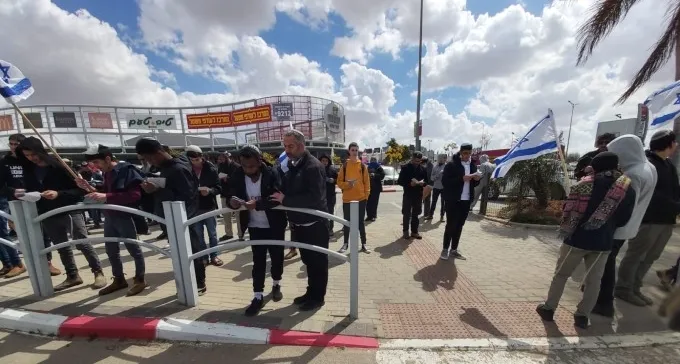 עיר אבלה: מרכזי קניות ריקים, תושבים זועמים על אובדן הביטחון