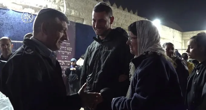 מאות שוטרים מאבטחים את הילולת הבבא סאלי (תיעוד)