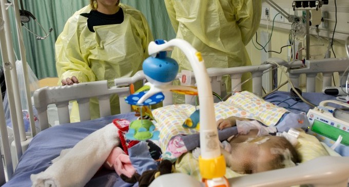 כתב אישום נגד האם שהשליכה את תינוקה מרכב נוסע