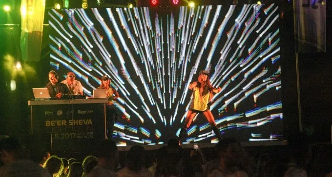 בואו להאיר את העיר - הפנינג ספורטיבי במרוץ הלילה Light Run