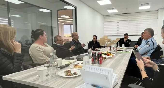 מפקד המחוז: ''הפסיקו לשלם פרוטקשן''. האם זה יחזק את הביטחון בעיר?