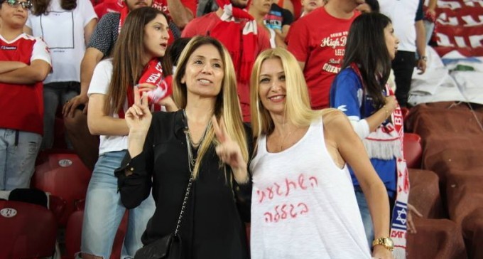 תכירו את ''האוהדות האדומות''