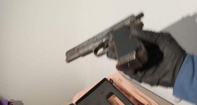 בעל ואישה מרהט נעצרו בחשד להחזקת אמצעי לחימה