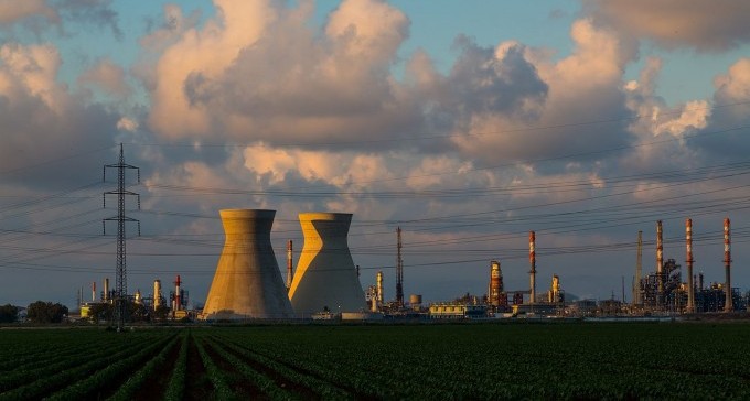 החצר האחורית: האם בתי הזיקוק של מפרץ חיפה עוברים לנגב?