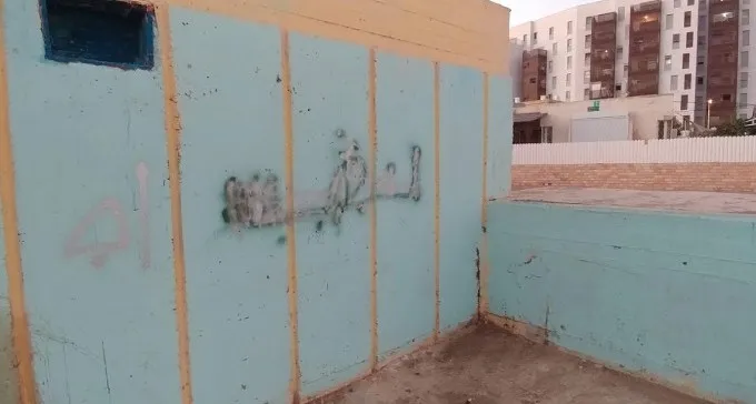 פרסום ראשון: התנכלות לסניף בני עקיבא בשכונה ג', נפרץ ורוסס בערבית