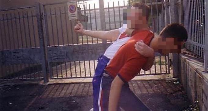 גבר ניסה לשדוד עוברים ושבים, קטטת נערים בדרך מצדה