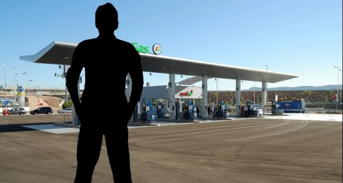 אופקים: הגיע לחנות הנוחות בתחנת דלק - וחשף את איבר המין