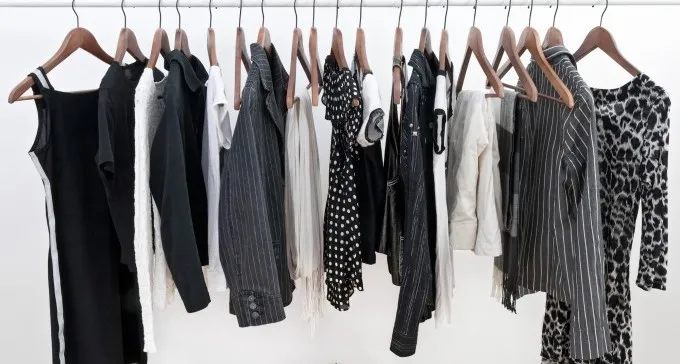 מורידים את המסכות: אלה הפריטים שחייב שיהיה לנו בארון