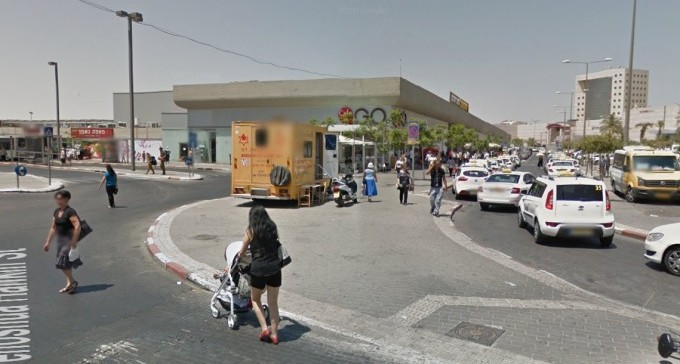 מקומם: נהגי מוניות בב''ש סרבו להסיע צעיר הנעזר בכיסא גלגלים