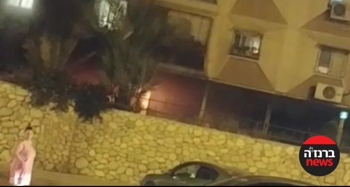 צפו: דליקה ברח' אלפסי, דיירים נפגעו משאיפת עשן