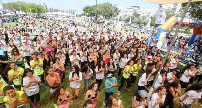 ראיתם אלפי נשים ברחוב בלבוש ספורטיבי? זאת הסיבה