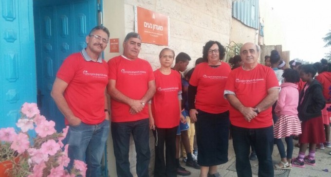 עובדי אדמה מכתשים למען בני נוער