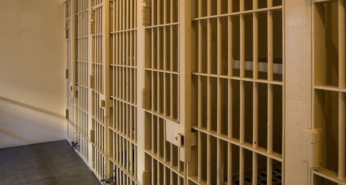 16 שנות מאסר לאב שאנס את בנותיו