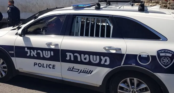 אישה נמצאה ללא רוח חיים בביתה, בעלה עוכב לחקירה