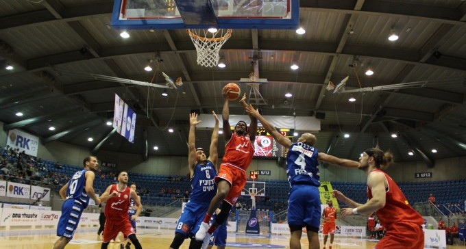 ניצחון ליגה ראשון העונה בקונכייה: באר שבע 74 רעננה 62