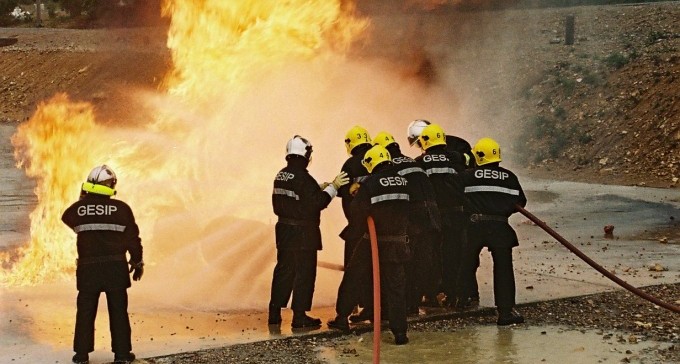 במהלך הלילה: מסעדת עלתה באש, רצף שריפות ברחבי העיר