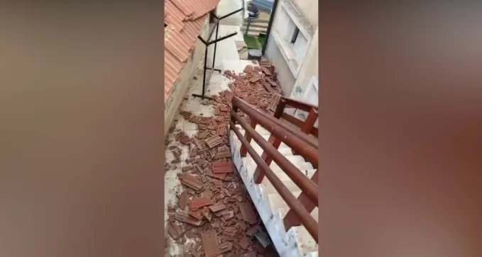 צפו: מטען חבלה התפוצץ בסלון בית