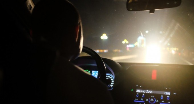 הרכב נסע באורות כבויים מסיבה טובה: הנהג היה גם קטין וגם שיכור