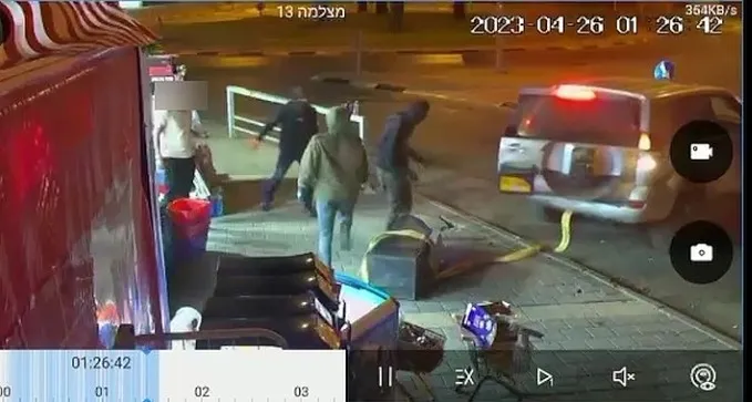 שוד אלים בנווה זאב: מינימרקט נשדד באיומי נשק, כספומט נעקר (תיעוד)