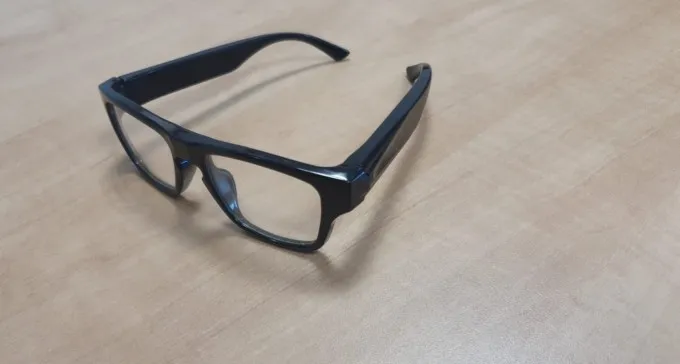 חמוש במשקפיים: באר שבעי חשוד בהונאת אשראי במאות אלפי ש'