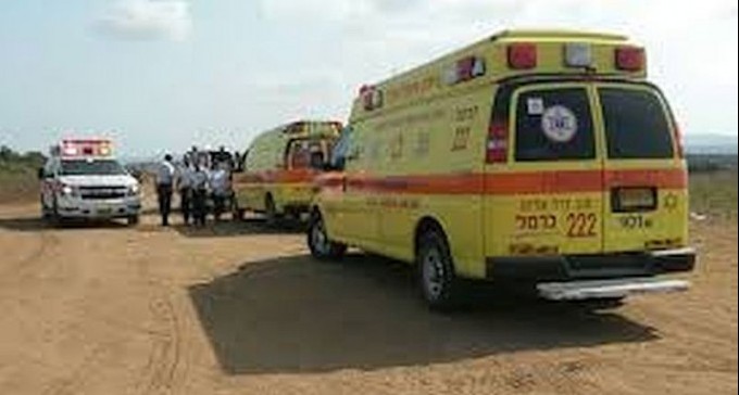 פצוע קשה בתאונה בין משאית ורכב פרטי בכביש 25