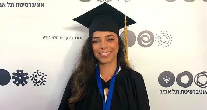גדלה בשכונה ב' - ומהיום - היא רופאה ב''שיבא''