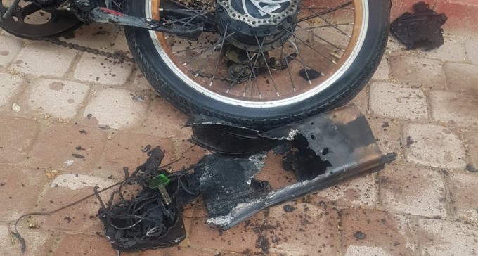 אופניים חשמליים עלו באש בשכונת נווה זאב