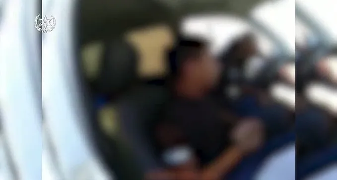 צפו - בן 13 נוהג ברכב: ''לוקח את אימא לרופא''