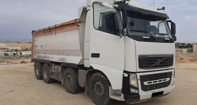 בלי בושה: נתפס ''על חם'' משליך פסולת בניין לנחל ב''ש