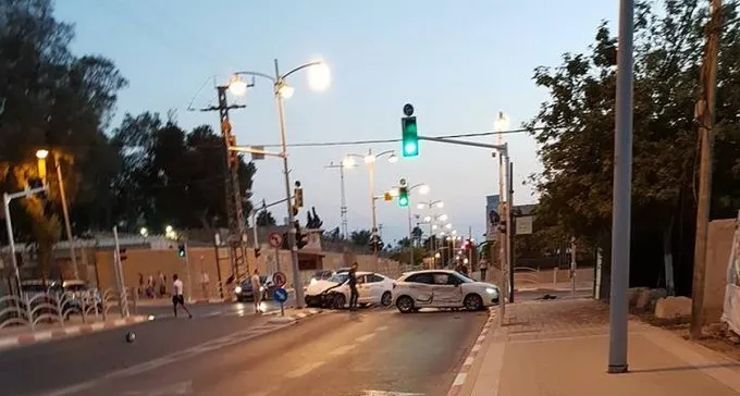 תאונה ליד צומת הפיקוד: רכבים התנגשו, הנהגים נפצעו