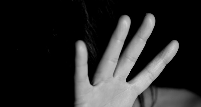 כתב אישום יוגש נגד תושב לקיה: שדד באיומים צעירה בביתה בב''ש