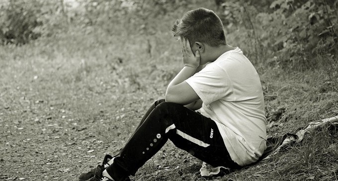 שלושה אחים הגיעו למשטרה וסיפרו: ''אמא מתעללת בנו שנים''