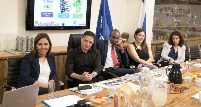 הסכם מענק של מאות אלפי שקלים למרכז הצעירים בעיר