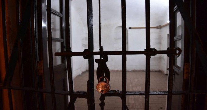 מאסר עולם לרוצח אשתו: הכה בראשה בפטיש, חתך את ורידי רגליה