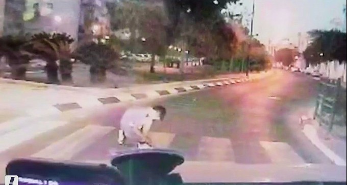 אחרי 'רולטת החניקות', לילדי ב''ש יש משחק חדש: 'רולטת שרוכים'