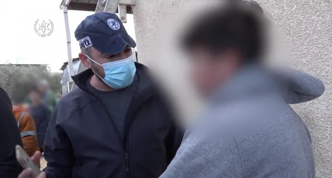 צפו: מעצר הנער החשוד בהשחתת בית העלמין במושב נבטים