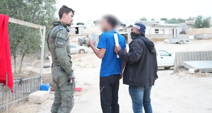 פשיטה לילית עם בתיהם של סוחרי נשק (תיעוד)