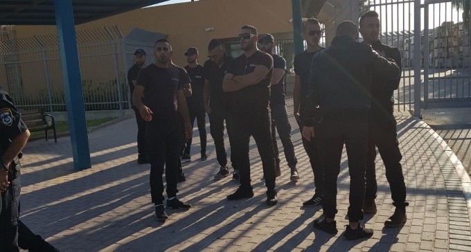 140 עובדי נגב קרמיקה פוטרו באישון לילה, עימותים בכניסה למפעל