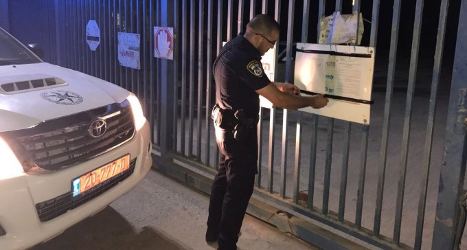 בית האריזה בעצמונה העסיק שב''חים, המשטרה סגרה אותו לשבוע