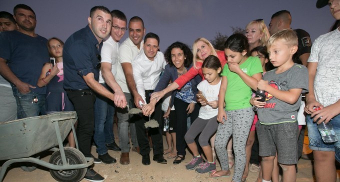 אבן פינה למרכז קהילתי חדש בנחל בקע