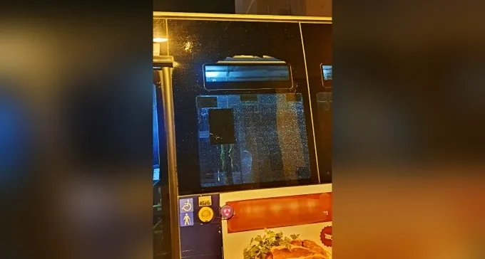 אוטובוס נרגם באבנים בשכונת רמות