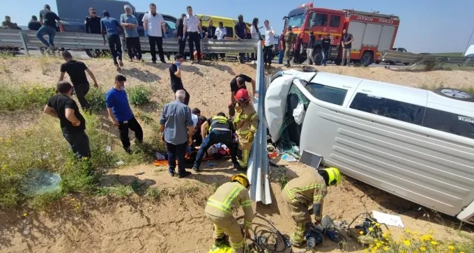 לכוד ברכב, בתאונת דרכים בכביש 264