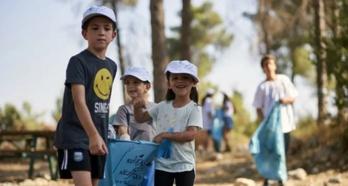 נוגע ללב: אלפים נרתמים לנקות יערות ופארקים