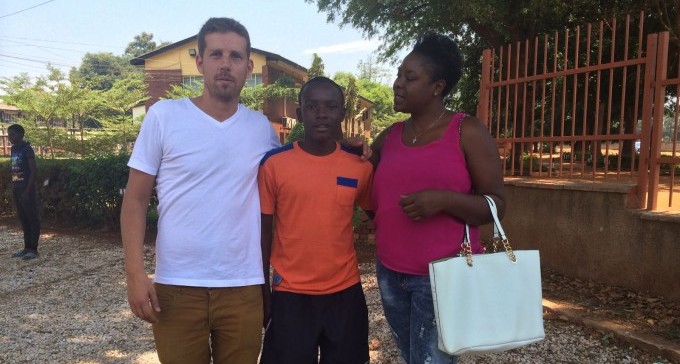 מרגש: בנו ואשתו של צ'סוואה נספואה ז