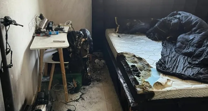 סכנת הסוללות המתפוצצות: קורקינט עלה באש, הילד ישן לידו