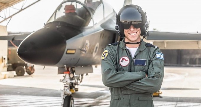 תכירו את סגן נ', בוגר קורס הטיס מבאר שבע