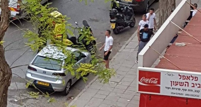 שני צעירים נורו בדרך מצדה בבאר שבע - היורה נמלט