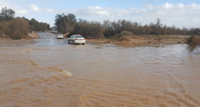 חורף של יום אחד: כבישים חסומים, הצפות וגשמי ברכה