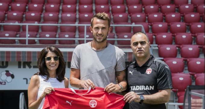 החלוץ תומאש פקהארט חתם: כל מה שרציתם לדעת